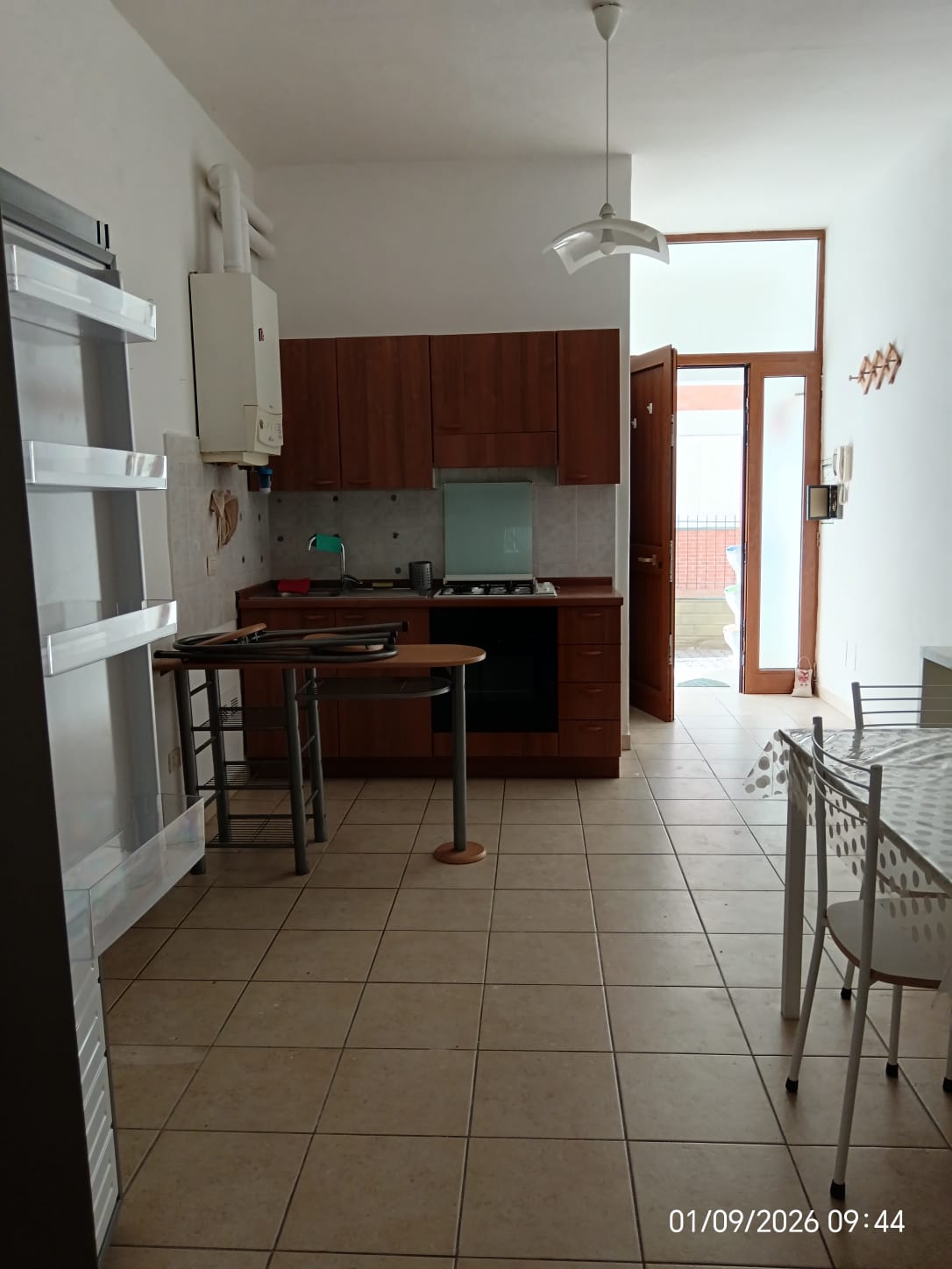 Cucina abitabile con zona living del bilocale in affitto a San Romano, Montopoli in Val d'Arno.